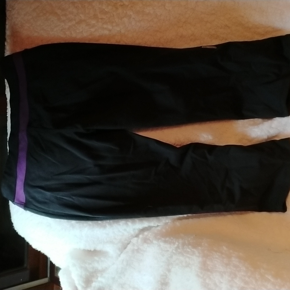 One Tooth capris - Picture 2 of 3